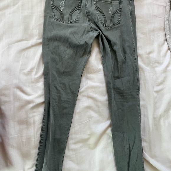 Navy green ripped Hollister pants - Picture 2 of 3